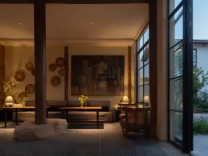 Holiday Hotel