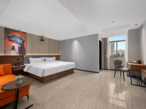 Kaweida Hotel (Wuchuan Aoyuan Plaza No.3 Middle School)