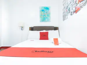 RedDoorz near Quirino Station Manila