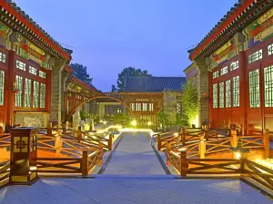 โรงแรมจู้เจีย ฉินหวงต้าว (เมืองโบราณด่านแรกใต้ฟ้า เขตทิวทัศน์ ซานไห่กวน)