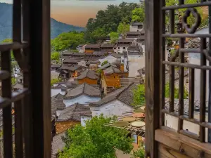 Wuyuan Tranquil Time • High-end Designer Boutique Homestay (Huangling Scenic Resort Store)