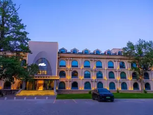 Xinjiang Wenlv Aerial Grassland Resort Hotel
