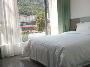 Motuo Yishui Lanting Hotel