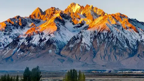 【台付き】カシュガル タクラマカン砂漠 タシュクルガンの石 台付き】カシュガル タクラマカン砂漠 タシュクルガンの石
