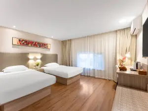 Bolan Hotel (Ningbo Railway Station Tianyi Pavilion)