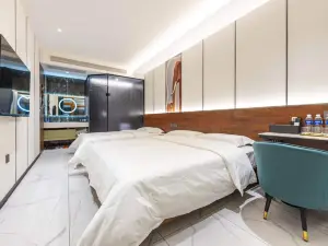 Kelan Kington Hotel