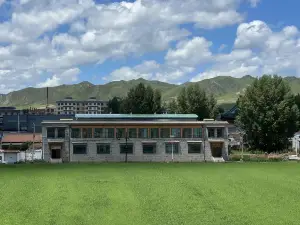 Chamtsee House