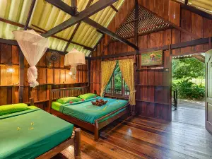 Khao Sok Riverside Cottages