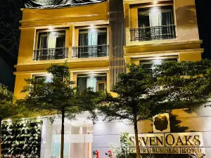 Hotel Seven Oaks