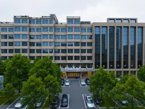 Jun Tang Lizhi Hotel (Gushi Chen Yuanguang Avenue People's Government Branch)