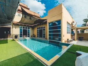 Batu Pahat Santalia Pool Villa 4BR 12pax
