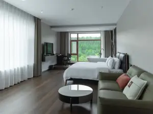 Genhe Aoluguya Right Bank Resort Hotel