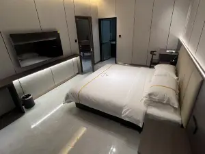 Tianzhen Ruixin Business Hotel
