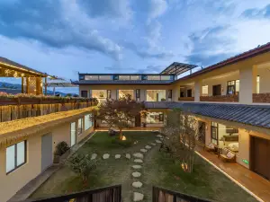 Good Times·Meet the snow mountain Courtyard(Baisha Old Town）