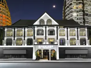 Xishuangbanna Jinghong Lanbo Designer Hotel (Guang Zhuang Star Night Market Branch)