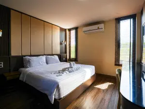 Mom Tik Camp Hotel