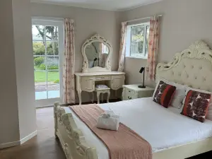 Water Front Villa,Exotic Gardens