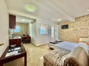 Contessa Apartments