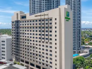 Holiday Inn & Suites MAKATI by IHG