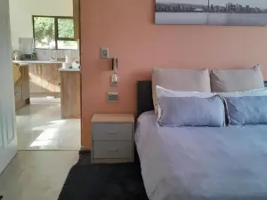 Transit Haven: 2-Bed Retreat