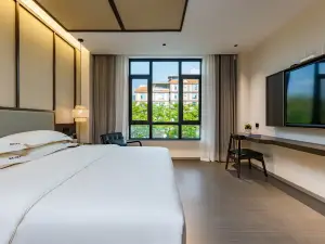 Fengyue · Ju  Hotel (Dehong Mangshi Dai Ancient Town Branch)