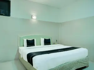 Townhouse Oak Palembang Near Jembatan Ampera Formerly Azzura Hotel