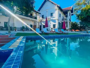 YiHao Resort Hotel