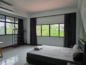 SRINN House, Bangkok