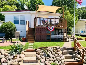 The Wellington Lake Cottage