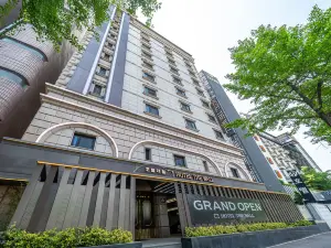 TheWall Hotel
