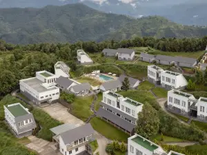 ฮิมาลายัน ไฮด์อะเวย์ รีสอร์ต โพคารา, เดอะ เซ็นทารา คอลเลกชัน