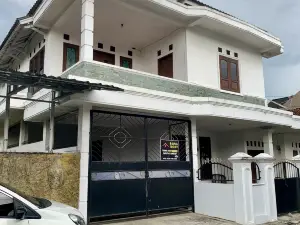 Blezz Villa Tamansari Tasik