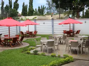 퀸스 코트 호텔