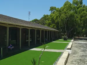 lake Clifton tavern and motel