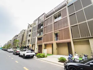 KN Holiday Home in Global City
