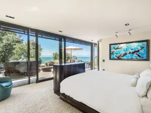 Fireplace Suite - Ocean Views & Beach Access