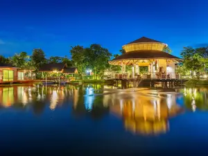 Boat House Boutique Riverside