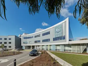 Pride Modern 2BR Apt in Bentleigh Private Garden Free Parking