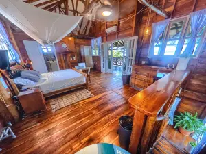 Balcony Bedroom with Romantic Sunsets - AC - Pool