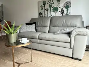 Home in Paris! Closed neighborhood with full sun, free parking, garden!