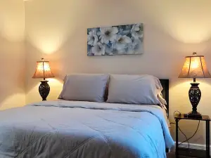 Toria Suites Condo 924