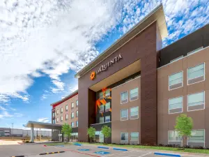 La Quinta Inn & Suites by Wyndham DeSoto