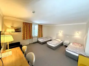 โรงแรมเพาเซอ