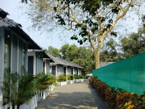 自然灣度假村