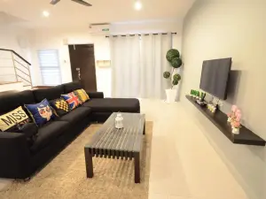 De cozy Homestay (8-14 pax)