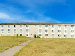 Capital O Amerihost Inn and Suites Kingdom City Hwy 54 MO