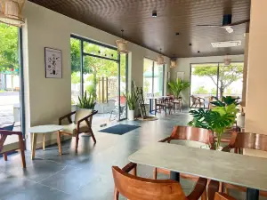 Vươn Xanh Hotel & Cafe