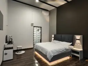 Private Premium King Bedroom in Bukit Bakri
