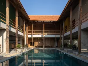 HACHI HOMESTAY & SPA
