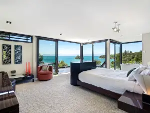 Oceanview Penthouse Suite & Beach Access